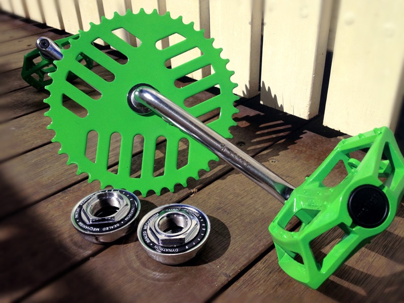 Performer Tri-Wing sprocket, SR Sakae cranks, Dynatron BB