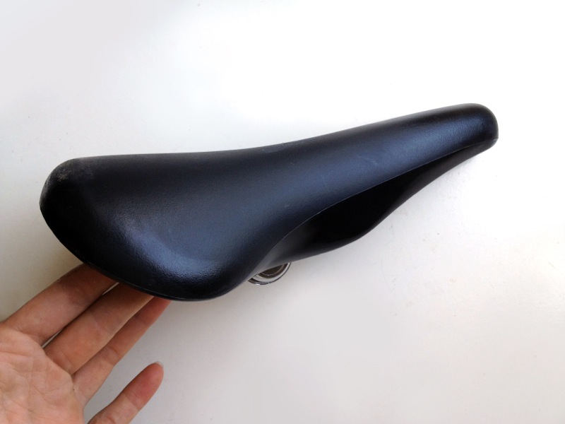 Seat clean and ready for new glue — step 10