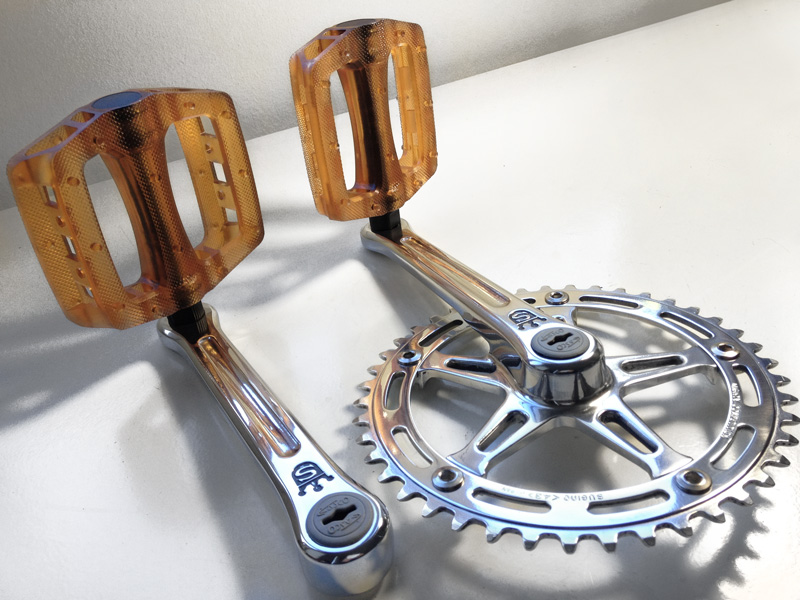 finishPolished Sugino Mighty Cranks with Carbon Cycles transparent pedals